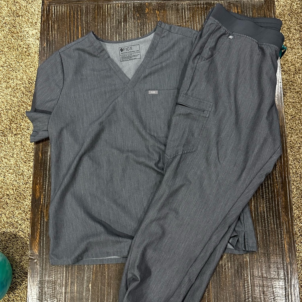 Women’s 2X FIGS scrub set